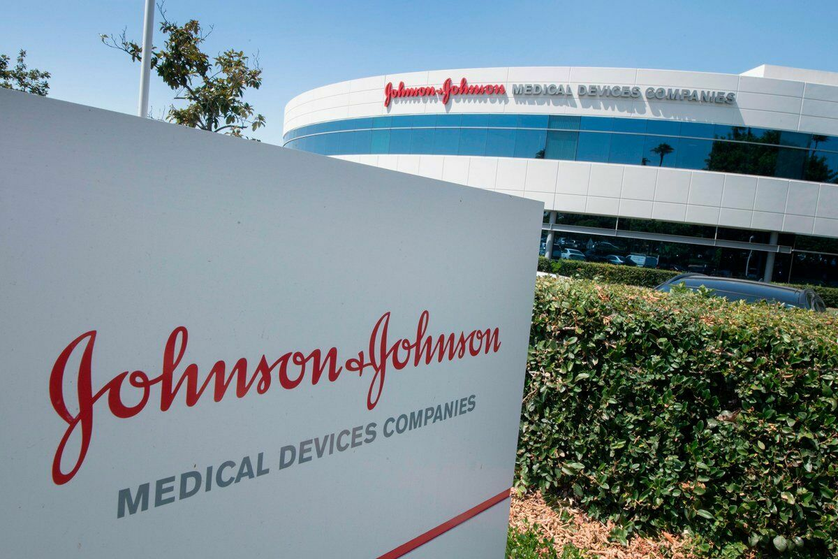 Johnson johnson. Джонсон Джонсон Крылатская. Вакцина Johnson & Johnson против Covid-19. Вакцина компании Johnson Johnson. Johnson Johnson вакцина от коронавируса.