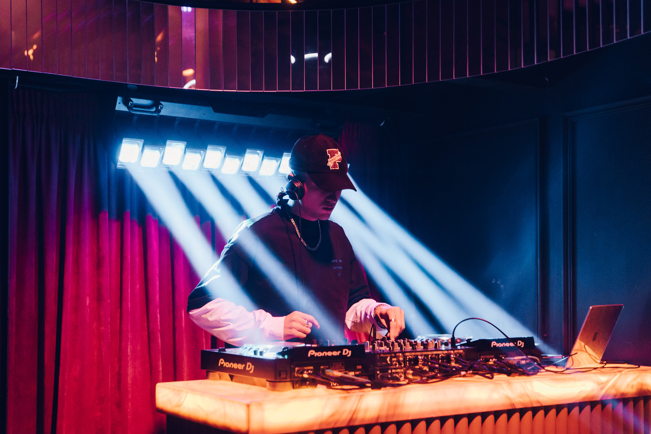 Анна Асти открыла флагманский бар «Сплетни by Anna Asti» в самом сердце Москвы 