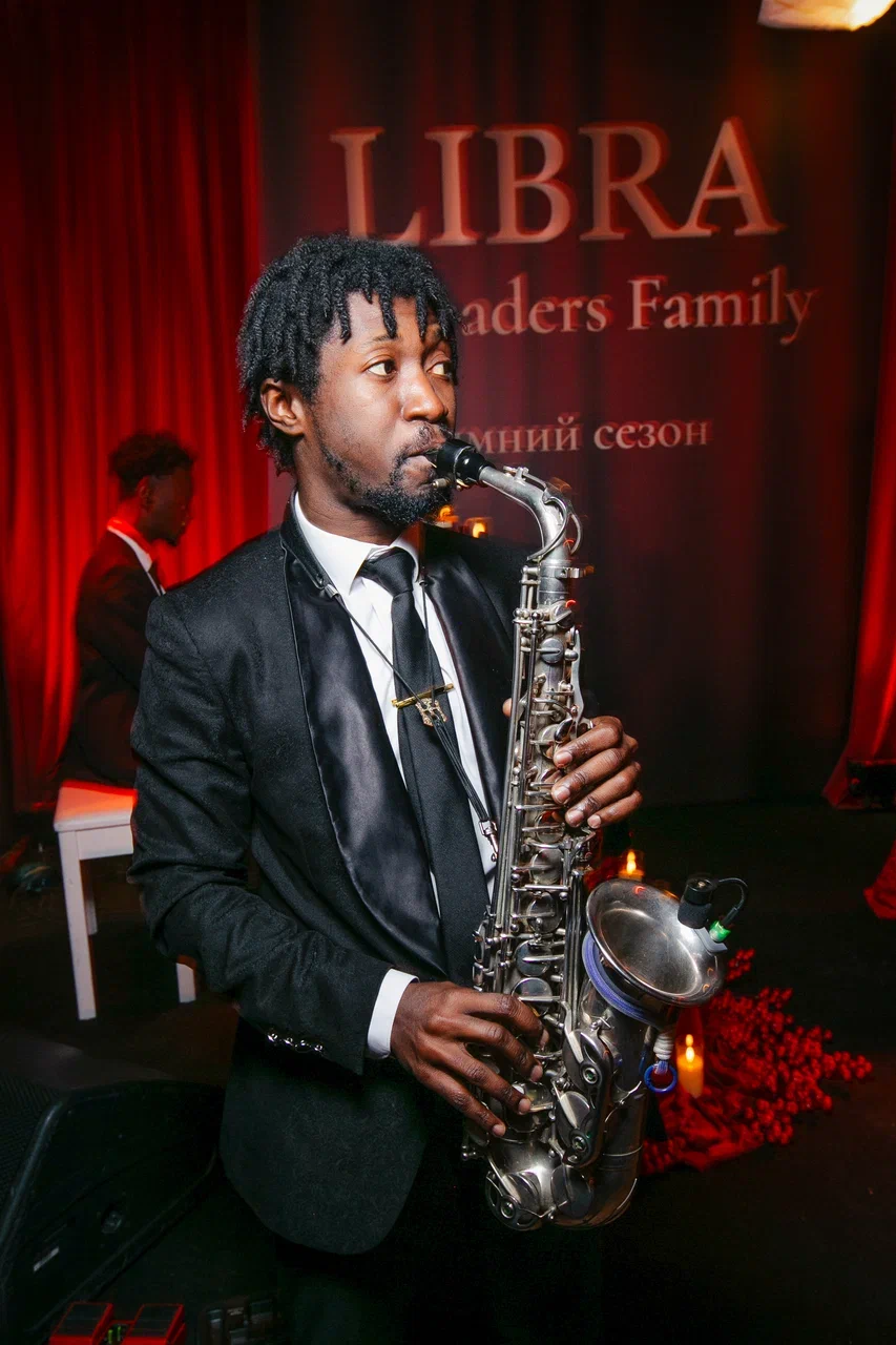 Литературно-музыкальный вечер LIBRA объединил представителей бизнеса, культуры и медиа в камерном пространстве живого слова